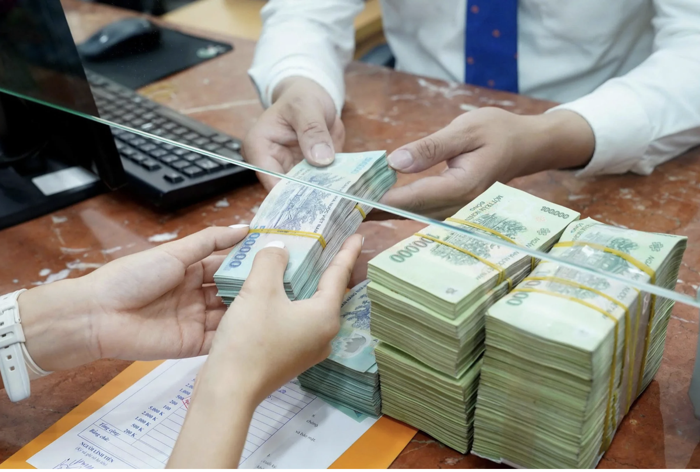 Lãi suất cao phân hóa cơ hội tiếp cận vốn của doanh nghiệp