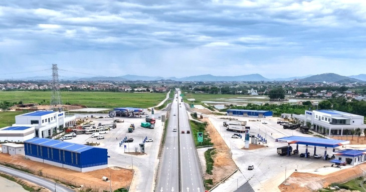 Trạm dừng nghỉ đoạn qua Thanh H&oacute;a.