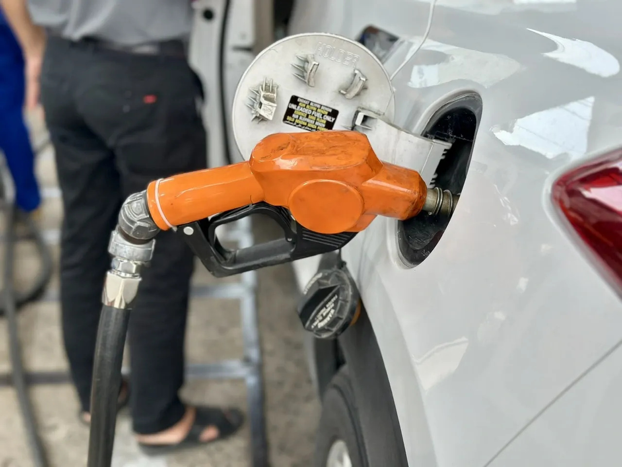 Từ 15h ngày 25/6, xăng dầu đồng loạt giảm giá