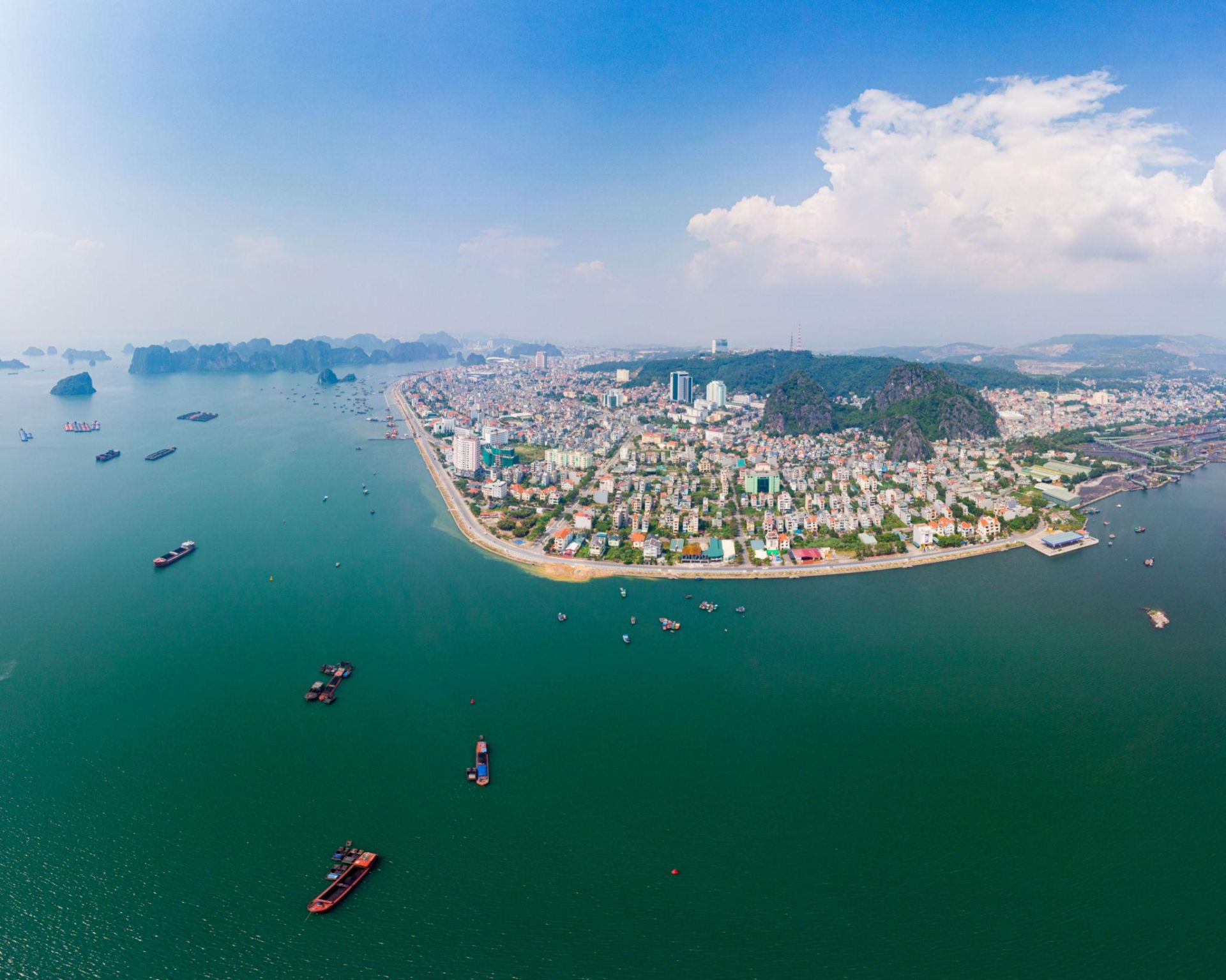 Quảng Ninh chính thức đạt tiêu chí đô thị loại I toàn tỉnh