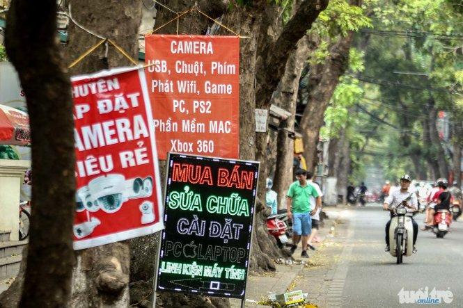 Từ 1/7: Treo quảng cáo lên cột điện có thể bị phạt tới 20 triệu đồng