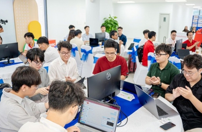 C&ocirc;ng nghệ thay đổi rất nhanh, đ&ograve;i hỏi mỗi người phải chủ động học tập, cập nhật tri thức v&agrave; kh&ocirc;ng ngừng l&agrave;m mới ch&iacute;nh m&igrave;nh