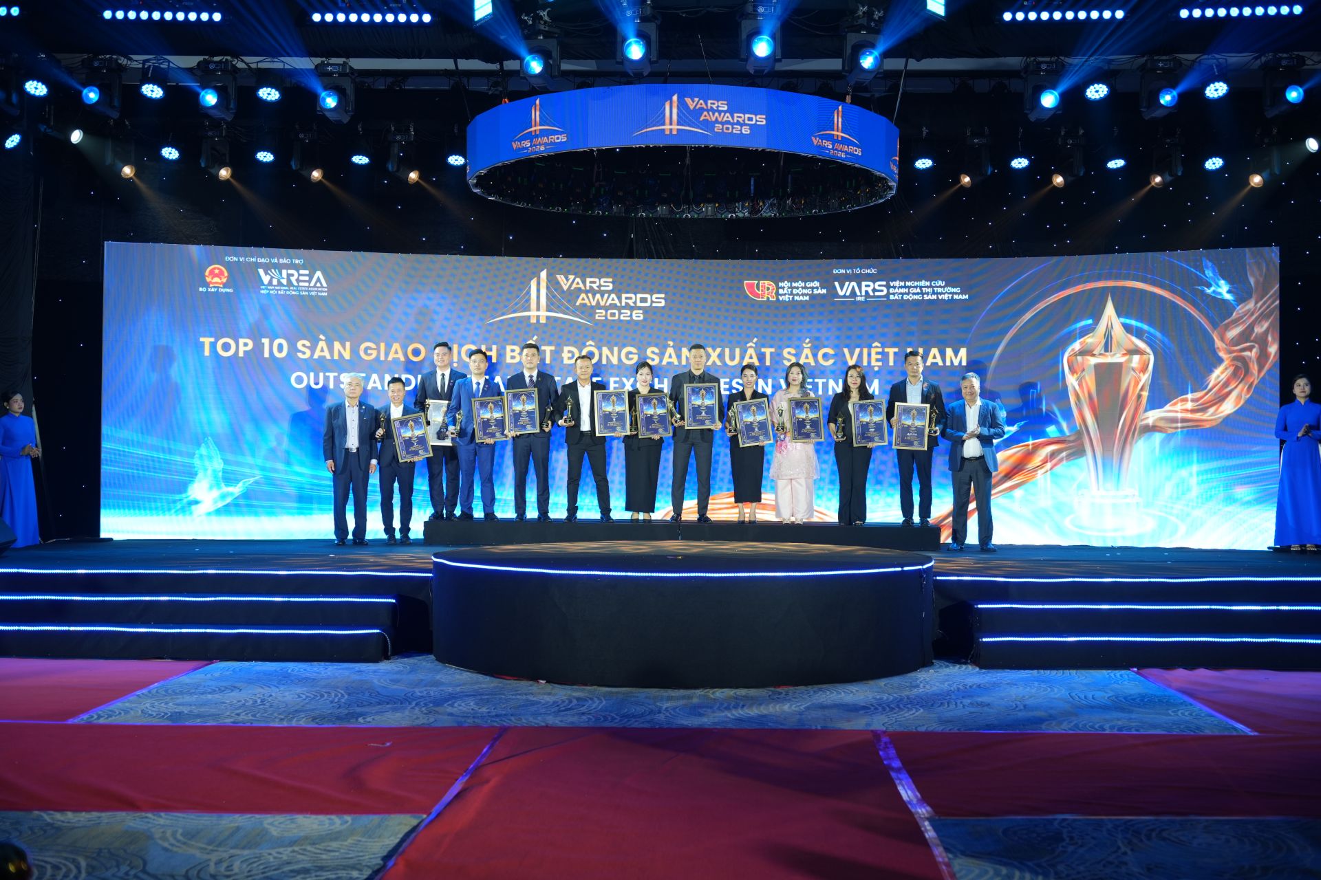 VARS Awards 2026 c&ograve;n ghi nhận c&aacute;c s&agrave;n giao dịch ti&ecirc;u biểu, thương hiệu m&ocirc;i giới uy t&iacute;n, doanh nh&acirc;n truyền cảm hứng v&agrave; những doanh nghiệp ti&ecirc;n phong ứng dụng c&ocirc;ng nghệ cho hoạt động m&ocirc;i giới.
