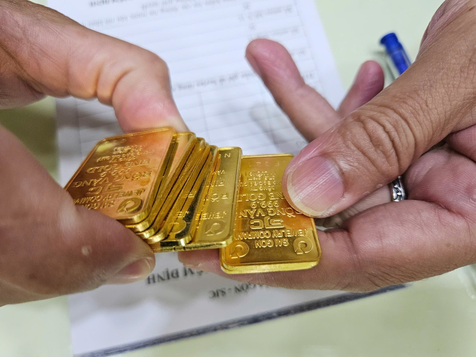 Từ 1/7/2026, chuyển nhượng vàng miếng phải nộp thuế thu nhập cá nhân