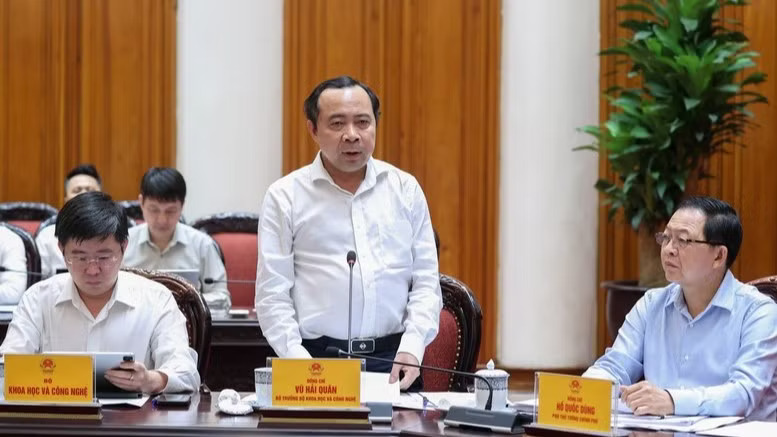 Bộ trưởng Khoa học v&agrave; C&ocirc;ng nghệ Vũ Hải Qu&acirc;n b&aacute;o c&aacute;o tại cuộc họp. (Ảnh: VGP/Nhật Bắc)