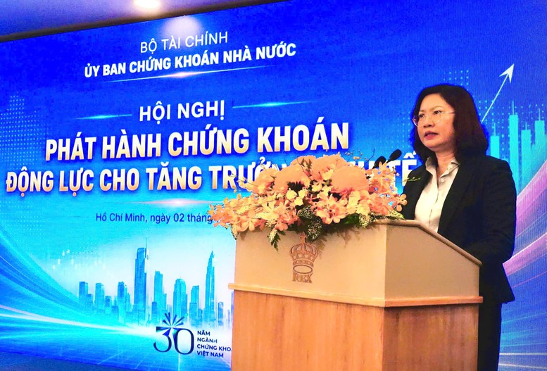 Chủ tịch UBCKNN Vũ Thị Ch&acirc;n Phương ph&aacute;t biểu tại hội nghị