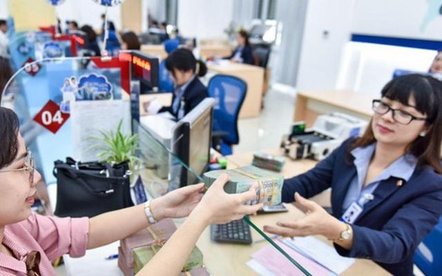 Gần 830.000 tỷ đồng chảy vào ngân hàng sau 6 tháng, tín dụng tăng nhanh hơn huy động vốn