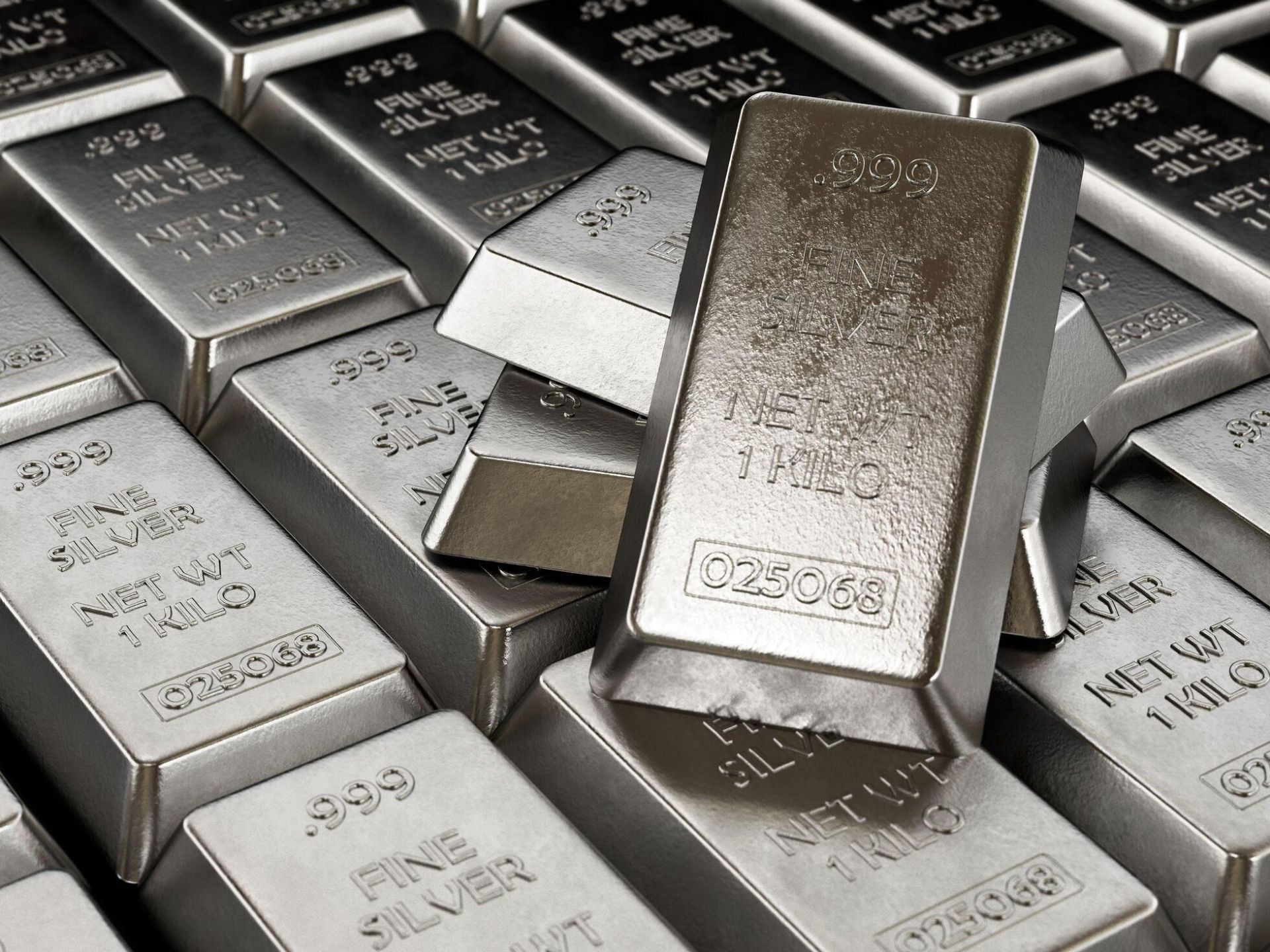 Giá bạc hôm nay 6/7: Bạc thế giới vượt 63 USD/ounce