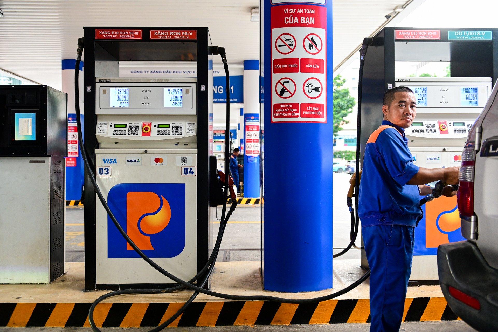 Giá xăng dầu hôm nay 6/7: Trong nước và thế giới giảm nhẹ