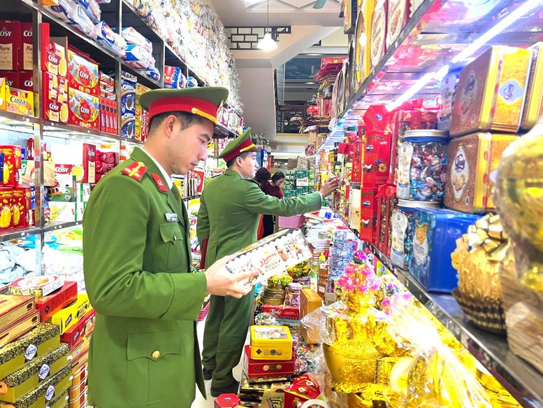 C&aacute;c lực lượng chức năng tăng cường kiểm tra chống bu&ocirc;n lậu, gian lận thương mại, h&agrave;ng giả - Ảnh minh họa