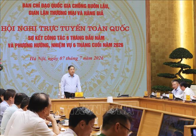 Phó Thủ tướng Thường trực yêu cầu tăng cường đấu tranh chống buôn lậu, hàng giả trên không gian mạng