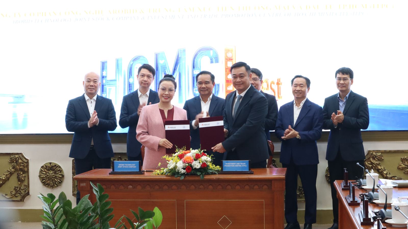 C&aacute;c đơn vị k&iacute; kết hợp t&aacute;c để vận h&agrave;nh nền tảng số minh bạch v&agrave; thuận lọi cho doanh nghiệp.