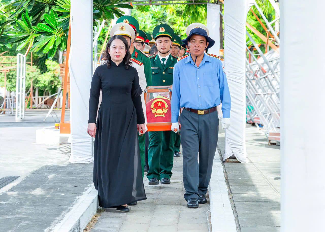Phó Chủ tịch nước dự lễ an táng 235 hài cốt liệt sĩ tại Nghĩa trang liệt sĩ Dốc Bà Đắc