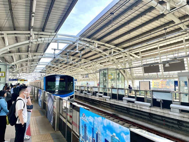 Trong chiến lược ph&aacute;t triển giao th&ocirc;ng đ&ocirc; thị, xe bu&yacute;t sẽ giữ vai tr&ograve; l&agrave; phương tiện trung chuyển chủ lực, kết nối với mạng lưới đường sắt đ&ocirc; thị.
