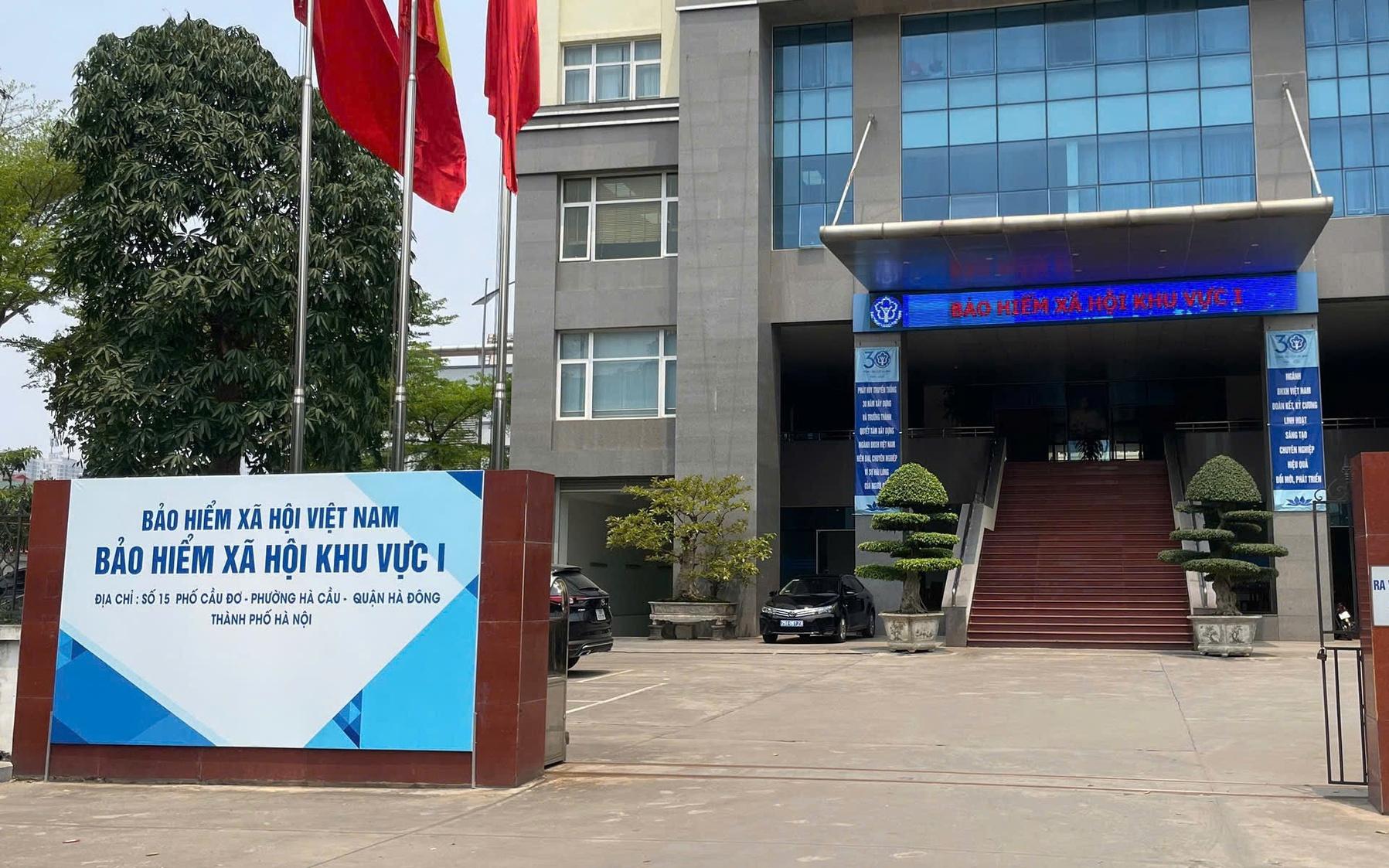 Hà Nội mở đợt cao điểm hỗ trợ hơn 9.300 người tránh gián đoạn nhận lương hưu