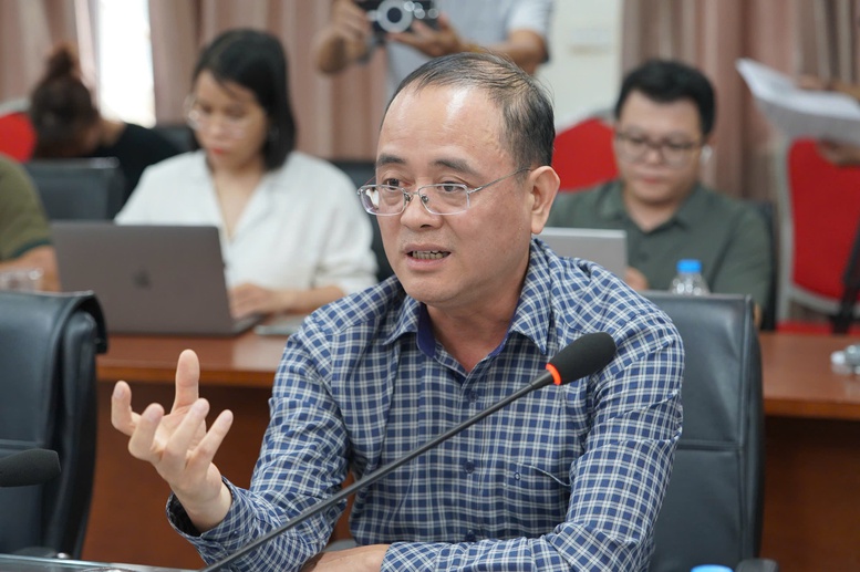 &Ocirc;ng Nguyễn Văn Kh&ocirc;i, Trưởng Ban Ti&ecirc;u chuẩn, Ủy ban Ti&ecirc;u chuẩn Đo lường Quốc gia (Bộ Khoa học v&agrave; C&ocirc;ng nghệ): Xăng E10 được bổ sung đầy đủ c&aacute;c quy định với khoảng 20 th&ocirc;ng số kỹ thuật được kiểm định bằng nhiều phương ph&aacute;p thử