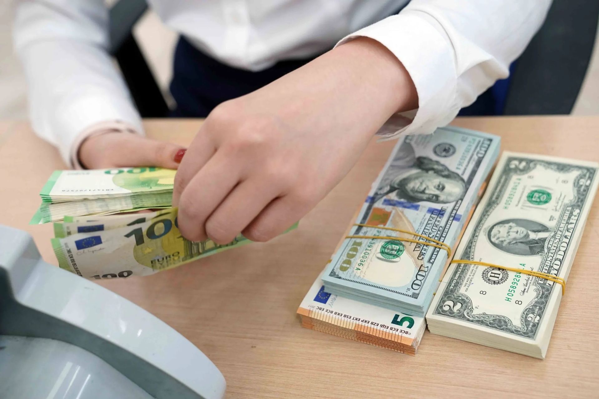 Ngân hàng Nhà nước Chi nhánh Khu vực 7 tăng cường phòng, chống ngoại tệ giả