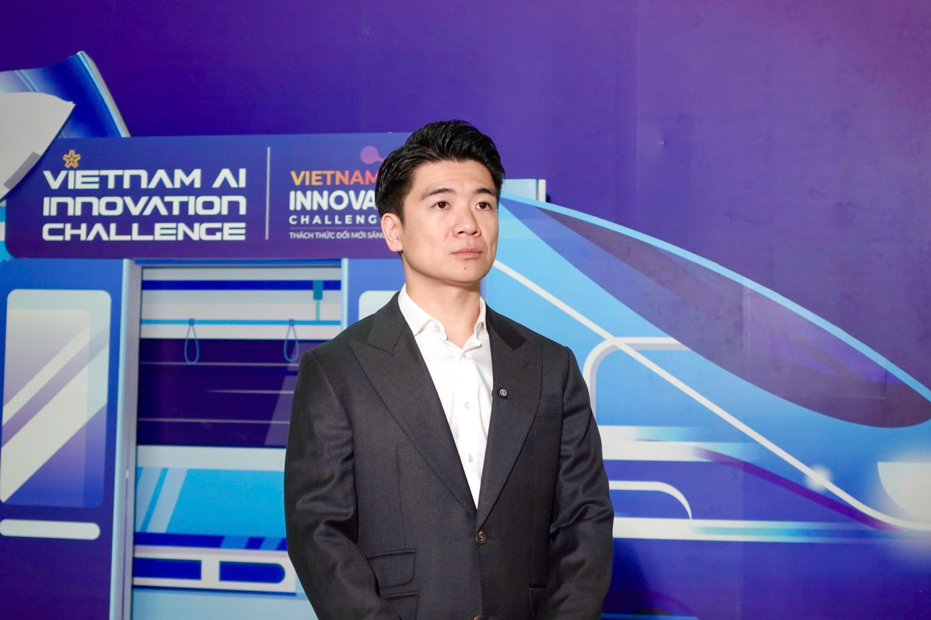 &Ocirc;ng Đỗ Quang Vinh, trao đổi với ph&oacute;ng vi&ecirc;n b&ecirc;n lề Vietnam AI Innovation Challenge 2026 về vai tr&ograve; của AI trong lĩnh vực t&agrave;i ch&iacute;nh - ng&acirc;n h&agrave;ng