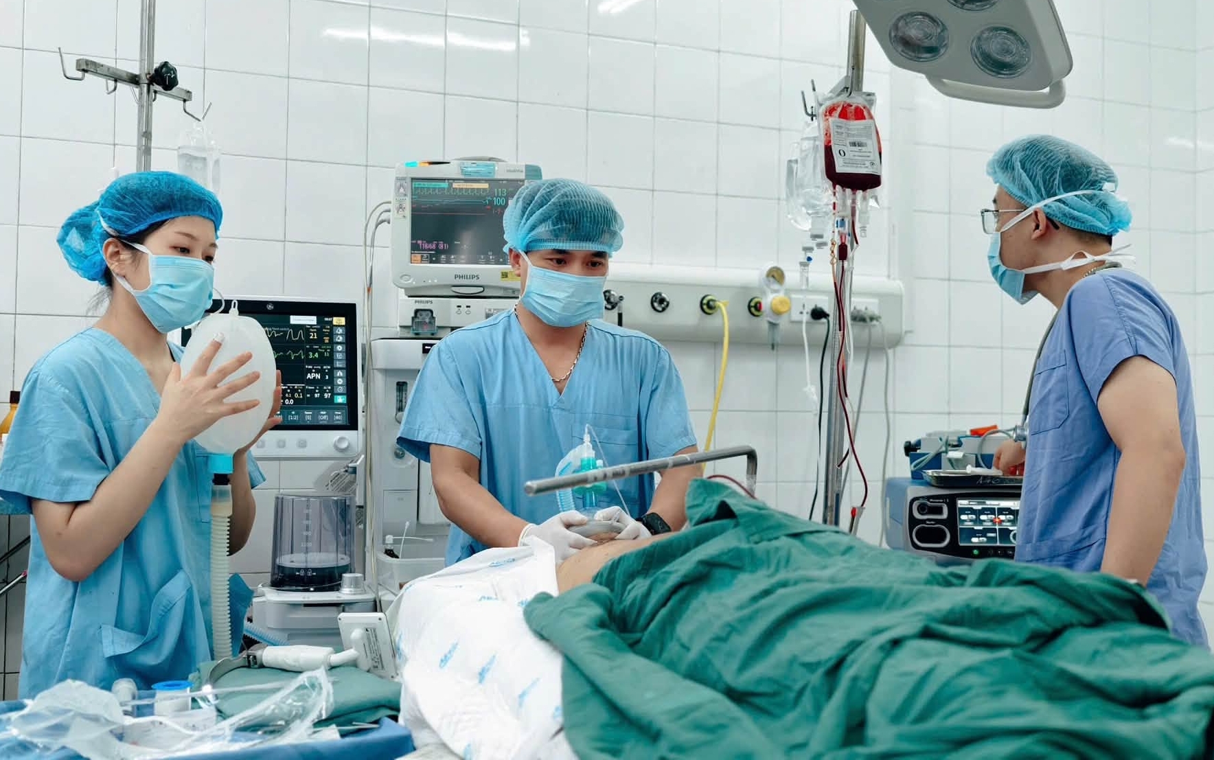Bộ Y tế hỏa tốc chỉ đạo cứu chữa nạn nhân vụ xe khách rơi khỏi cao tốc Pháp Vân - Cầu Giẽ