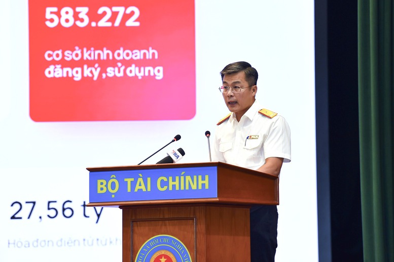 &Ocirc;ng L&ecirc; Long, Ph&oacute; Cục trưởng Cục Thuế (Bộ T&agrave;i ch&iacute;nh): "Chi ph&iacute; tu&acirc;n thủ của người nộp thuế được cắt giảm khoảng 4.400 tỷ đồng, tương đương 51%, vượt mục ti&ecirc;u đề ra"