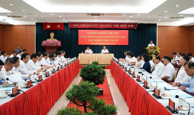 TPHCM v&agrave; T&acirc;y Ninh tập trung hợp t&aacute;c tr&ecirc;n 7 lĩnh vực gồm: Đầu tư; ph&aacute;t triển hạ tầng; ti&ecirc;u thụ n&ocirc;ng sản chủ lực; thương mại; m&ocirc;i trường; du lịch; khoa học, c&ocirc;ng nghệ, đổi mới s&aacute;ng tạo v&agrave; chuyển đổi số