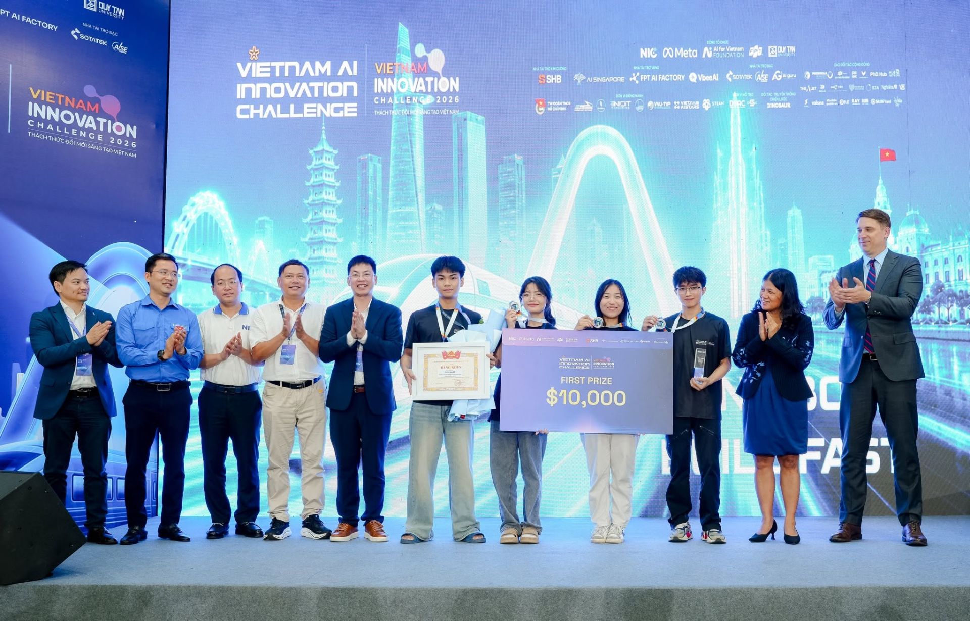 Bế mạc VAIC 2026: Tôn vinh thế hệ AI Builders Việt Nam