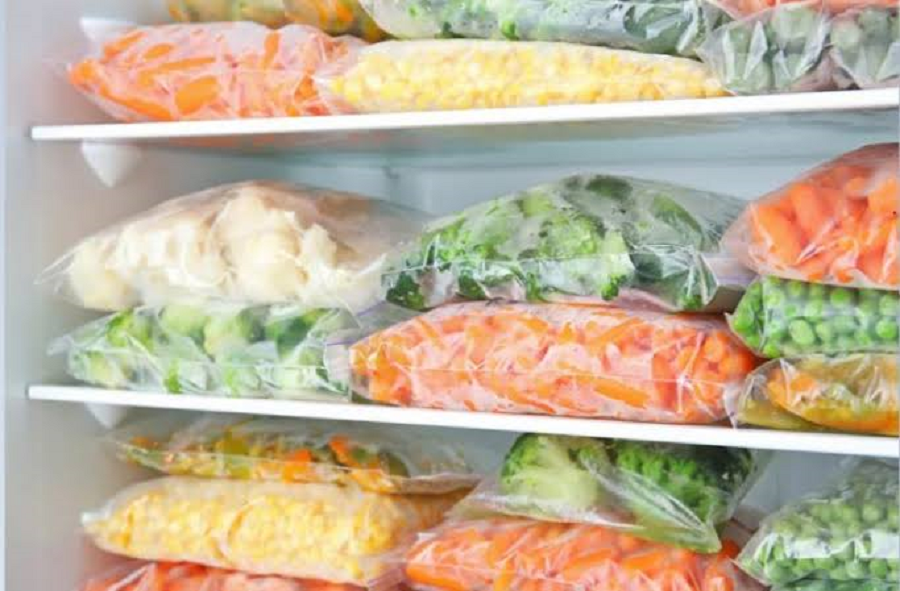 Sử dụng thực phẩm đông lạnh và đóng hộp: Giải mã dinh dưỡng và nguyên tắc an toàn