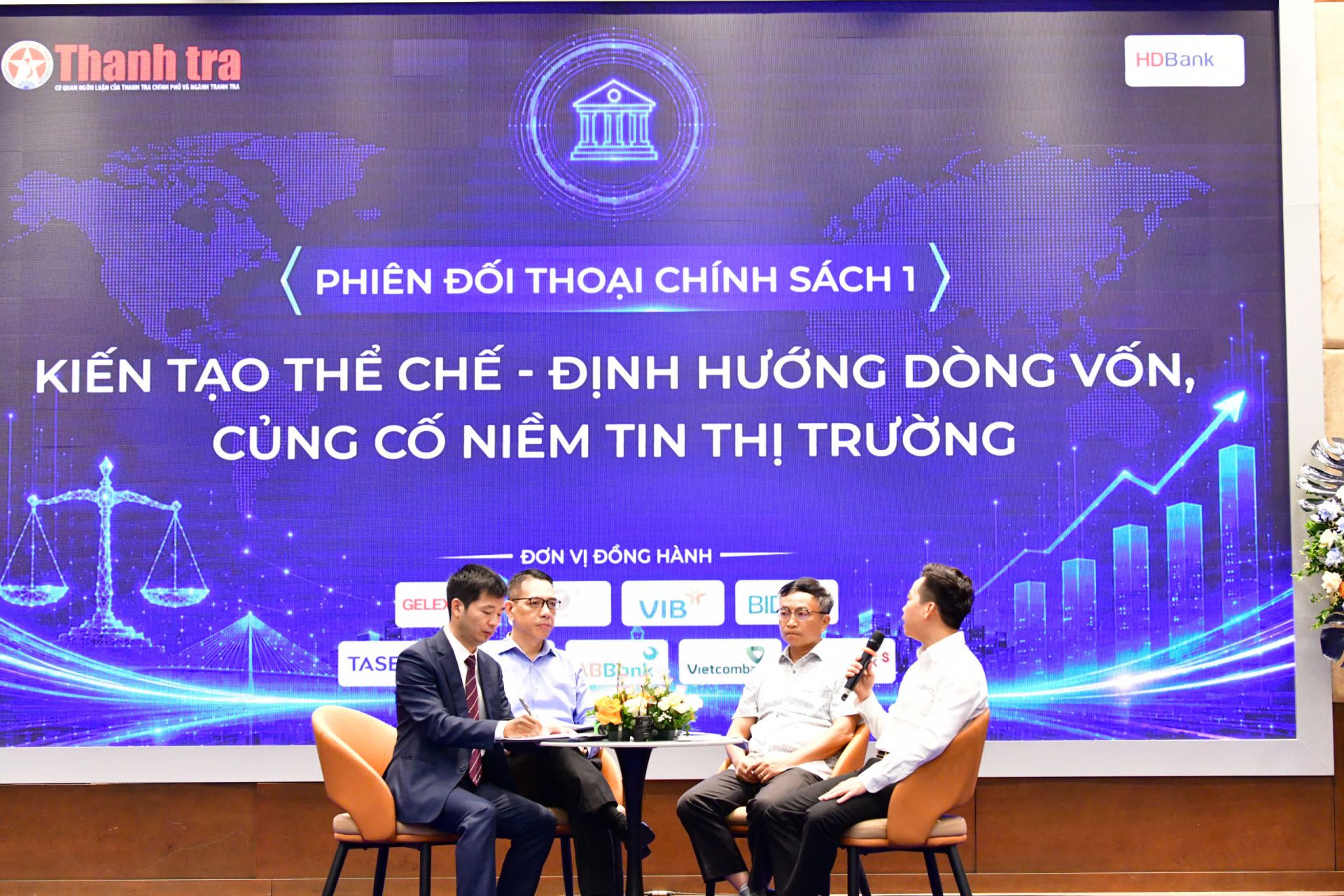 Khơi thông vốn cho bất động sản: Chuyên gia chỉ ra "nút thắt" cần tháo gỡ ngay
