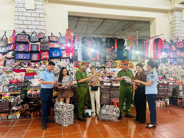 Đội QLTT số 6 Lào Cai tăng cường tuyên truyền phòng, chống hàng giả và xâm phạm sở hữu trí tuệ