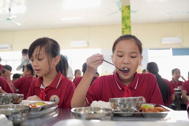 Siết chặt an toàn thực phẩm trong tổ chức bữa ăn bán trú trường học