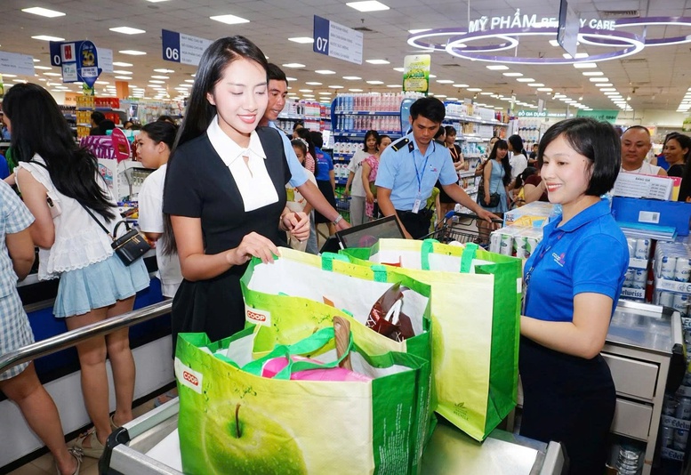 Ti&ecirc;u d&ugrave;ng xanh kh&ocirc;ng chỉ l&agrave; xu hướng của thị trường m&agrave; c&ograve;n l&agrave; một trong những động lực th&uacute;c đẩy kinh tế xanh, kinh tế tuần ho&agrave;n, g&oacute;p phần n&acirc;ng cao chất lượng sống của người d&acirc;n - Ảnh: VGP/LT