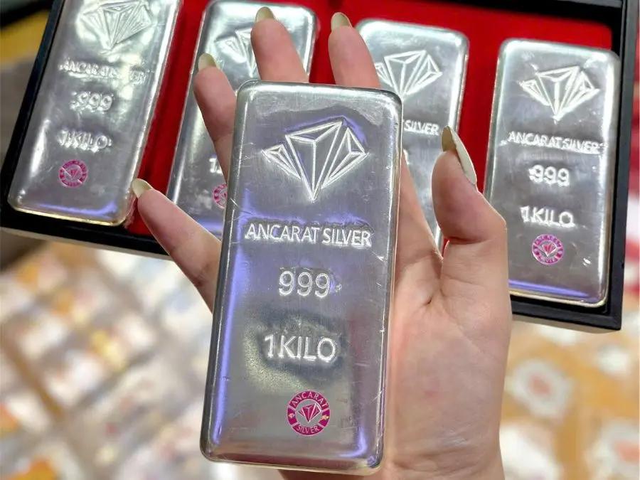 Giá bạc hôm nay 31/8: Lao dốc, mất mốc 67 USD/ounce