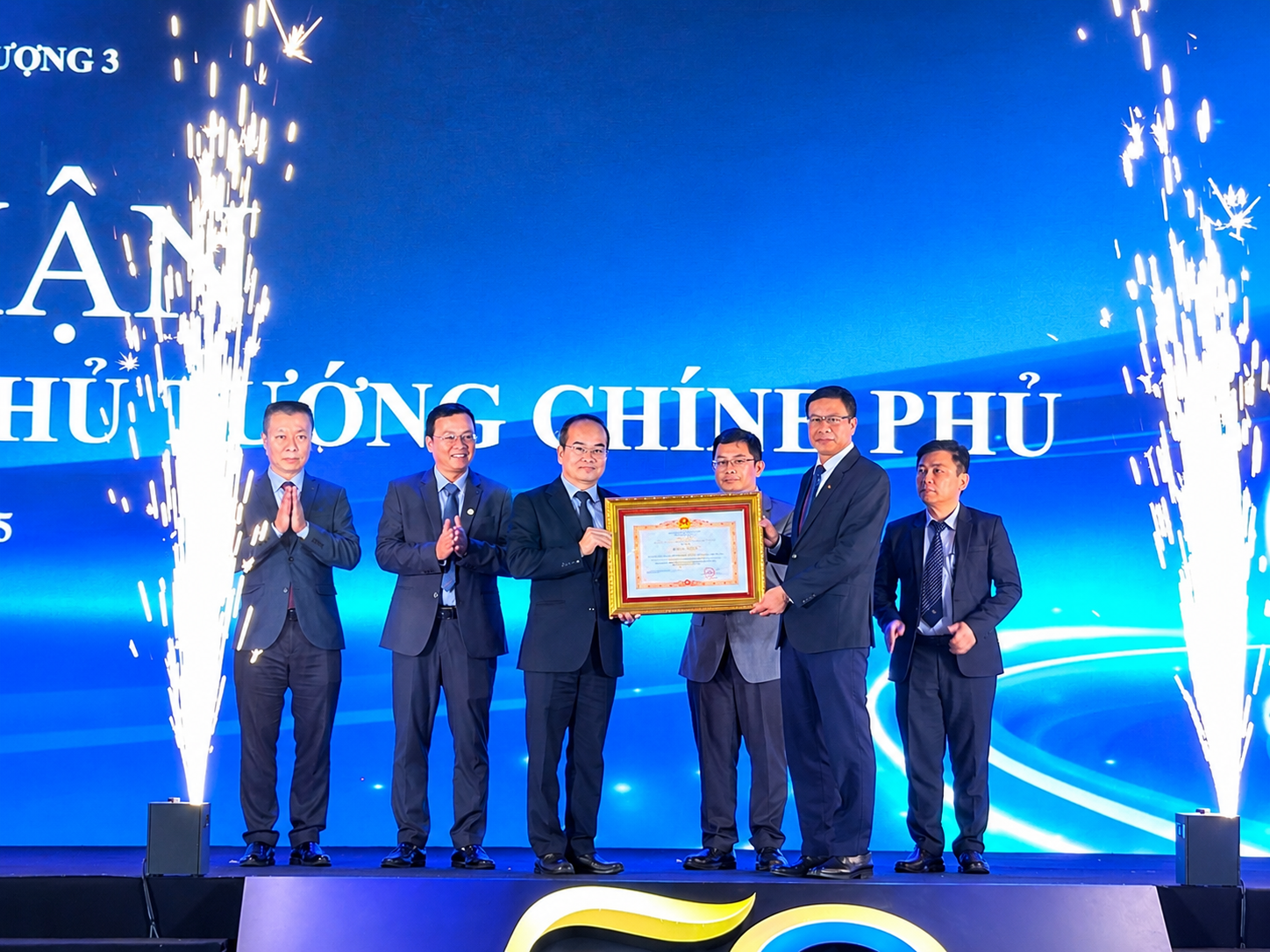 QUATEST 3 đón nhận Bằng khen của Thủ tướng Chính phủ nhân kỷ niệm 50 năm thành lập