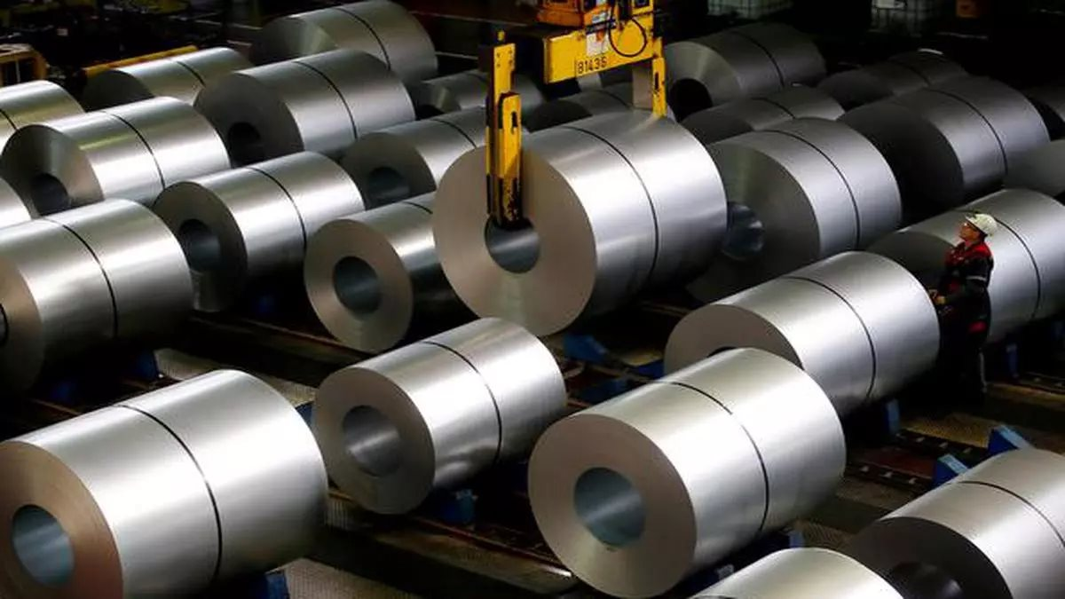 Giá thép hôm nay 28/7: Nhu cầu hạ nhiệt, giá quặng sắt chịu áp lực