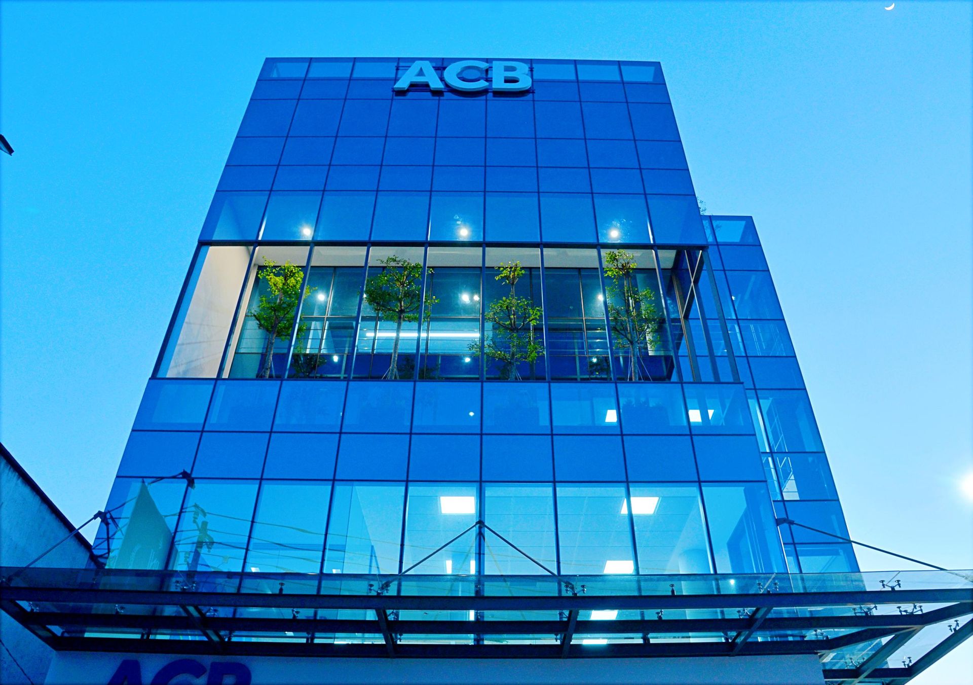 54 quỹ đồng loạt gom ACB, dòng tiền lớn đang trở lại?