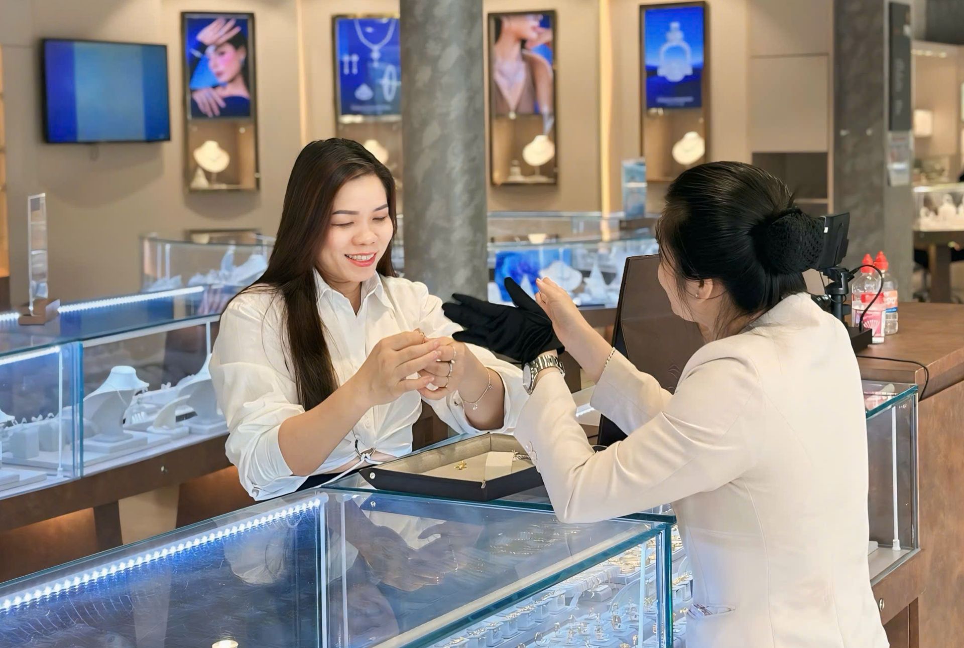 PNJ đạt doanh thu 25.729 tỷ đồng trong 6 tháng đầu năm 2026