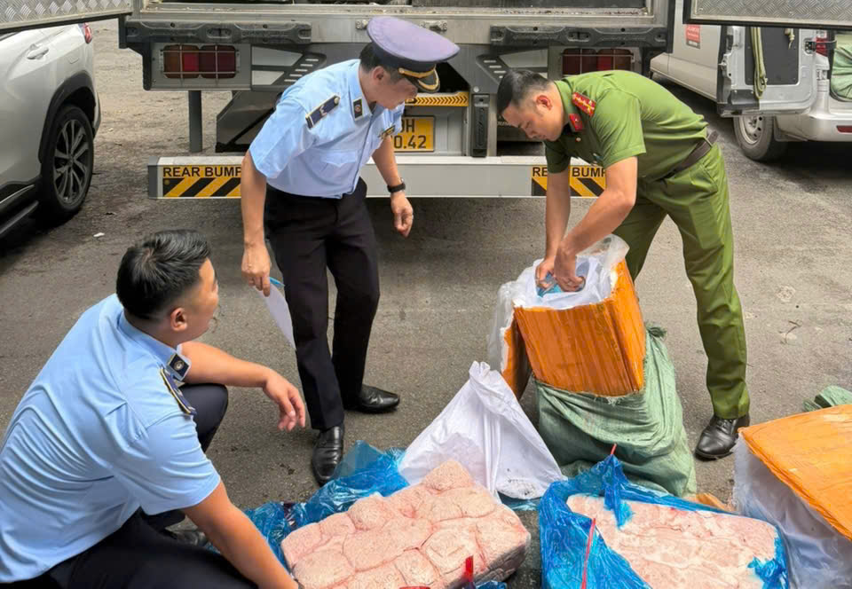 Đồng Nai: Phát hiện gần 17 tấn thực phẩm đông lạnh không rõ nguồn gốc