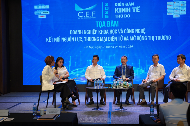 C&aacute;c doanh nghiệp c&ugrave;ng chia sẻ tại Diễn đ&agrave;n. Ảnh: VGP/Minh Anh