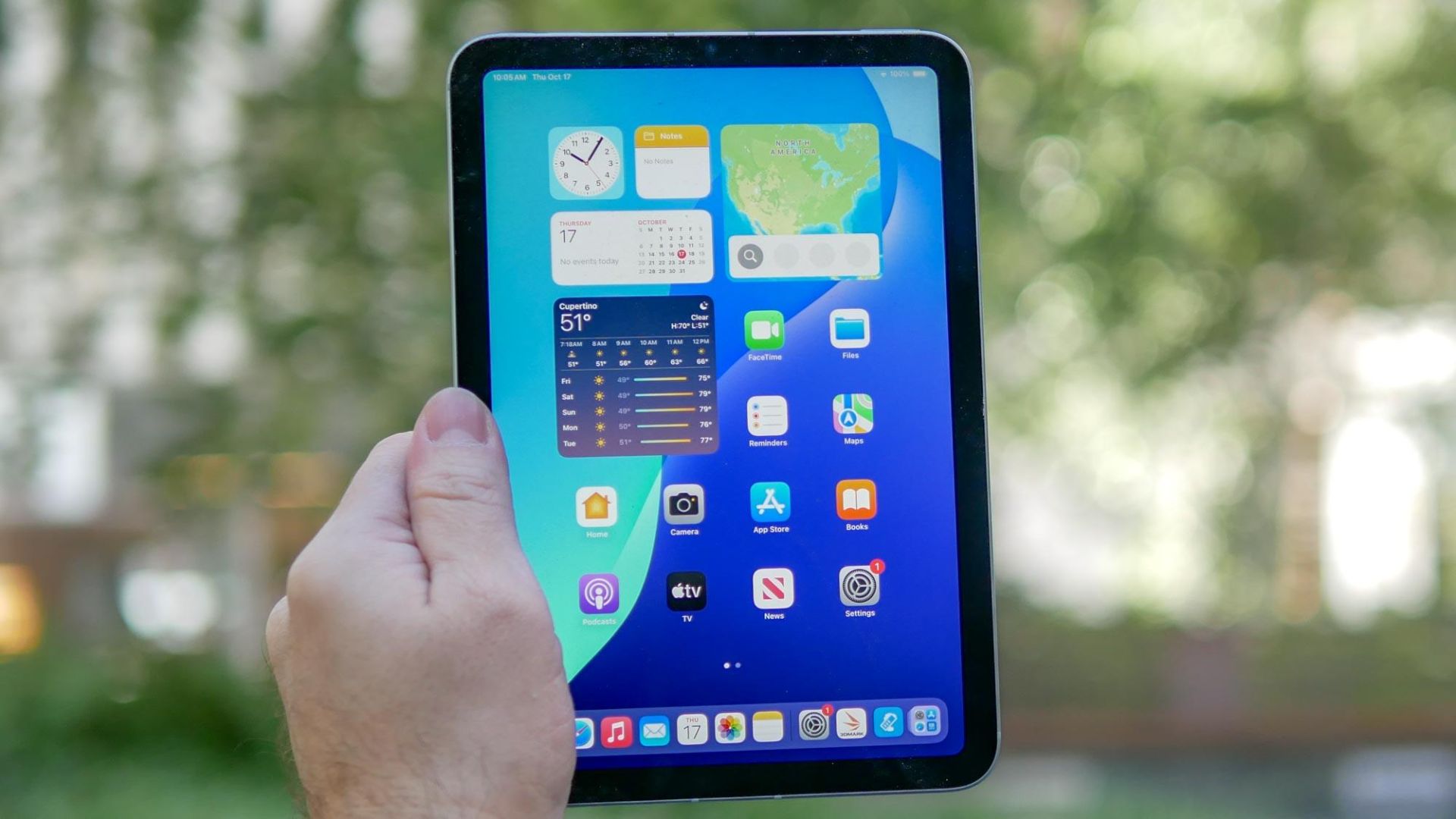 iPad mini được Apple định vị ở ph&acirc;n kh&uacute;c m&aacute;y t&iacute;nh bảng nhỏ gọn cao cấp, tập trung v&agrave;o trải nghiệm di động thay v&igrave; k&iacute;ch thước m&agrave;n h&igrave;nh.