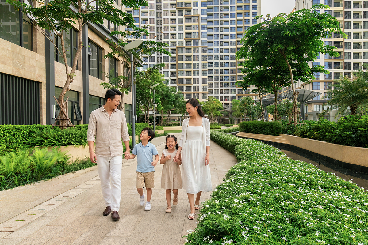 Điều Masterise Homes hướng tới kh&ocirc;ng chỉ l&agrave; hỗ trợ kh&aacute;ch h&agrave;ng tiếp cận bất động sản chất lượng, m&agrave; c&ograve;n đồng h&agrave;nh để mỗi quyết định sở hữu được x&acirc;y dựng tr&ecirc;n nền tảng an t&acirc;m v&agrave; bền vững.