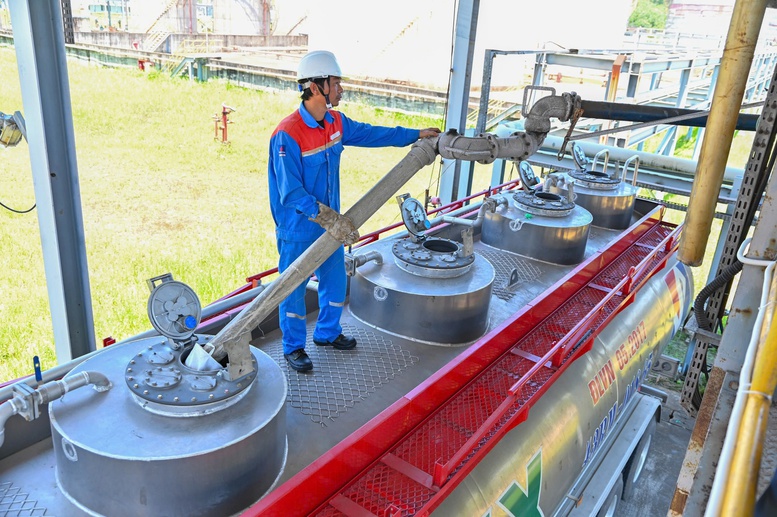 Sản xuất ethanol cho xăng E10: Nhà máy chuyển đổi nguyên liệu, hướng tới 125% công suất