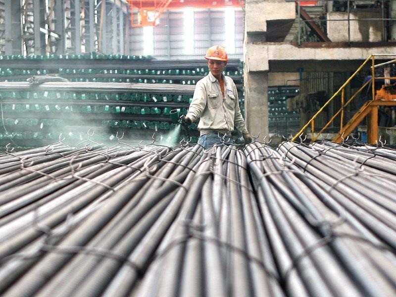 Giá thép hôm nay 4/8: Áp lực nguồn cung và nhu cầu kéo quặng sắt giảm mạnh
