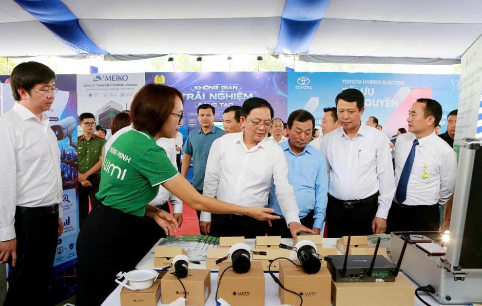 Phú Thọ lấy chuyển đổi số làm động lực nâng cao chất lượng phục vụ người dân, doanh nghiệp