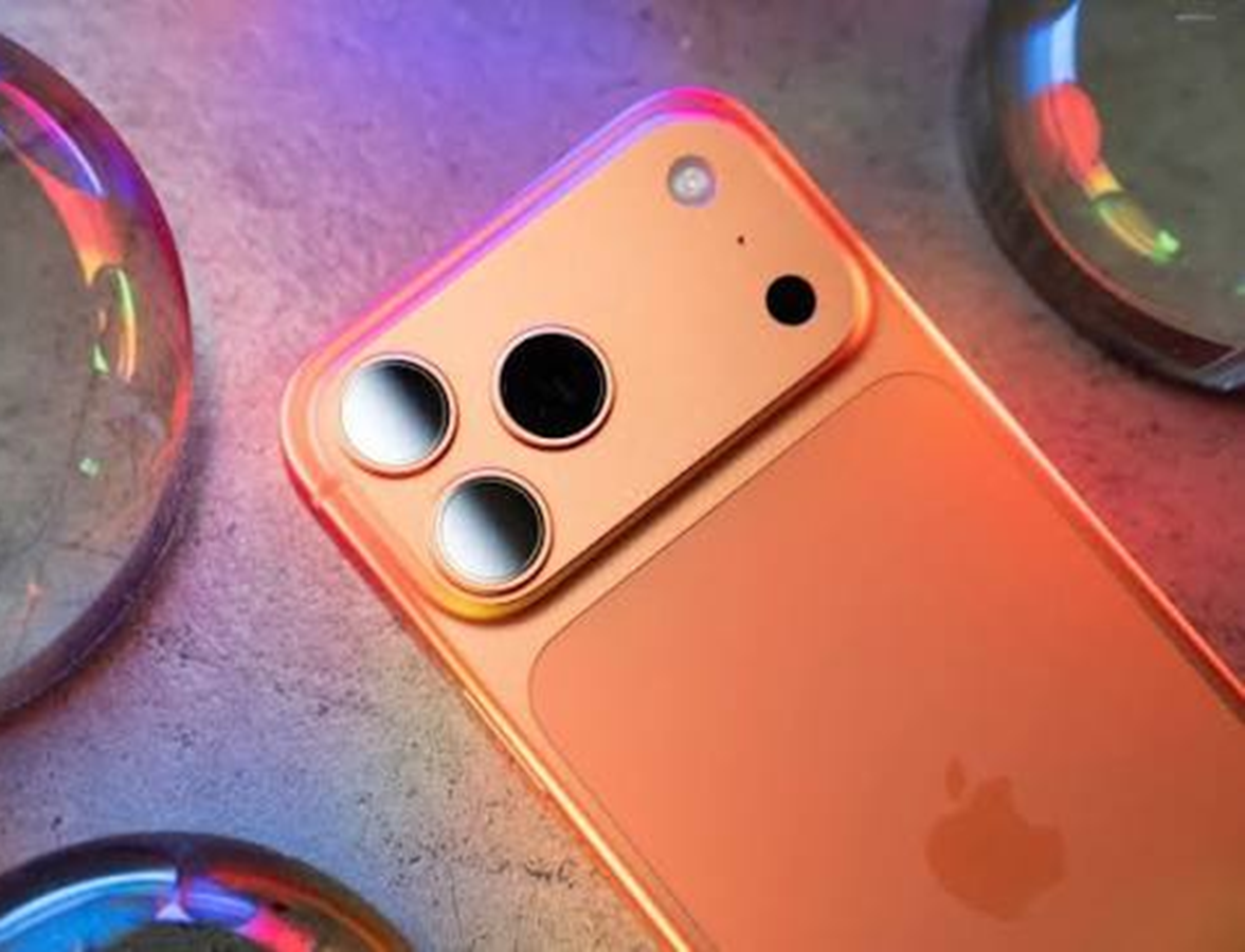 Apple thử nghiệm hai tấm nền màn hình mới cho dòng iPhone kỷ niệm 20 năm