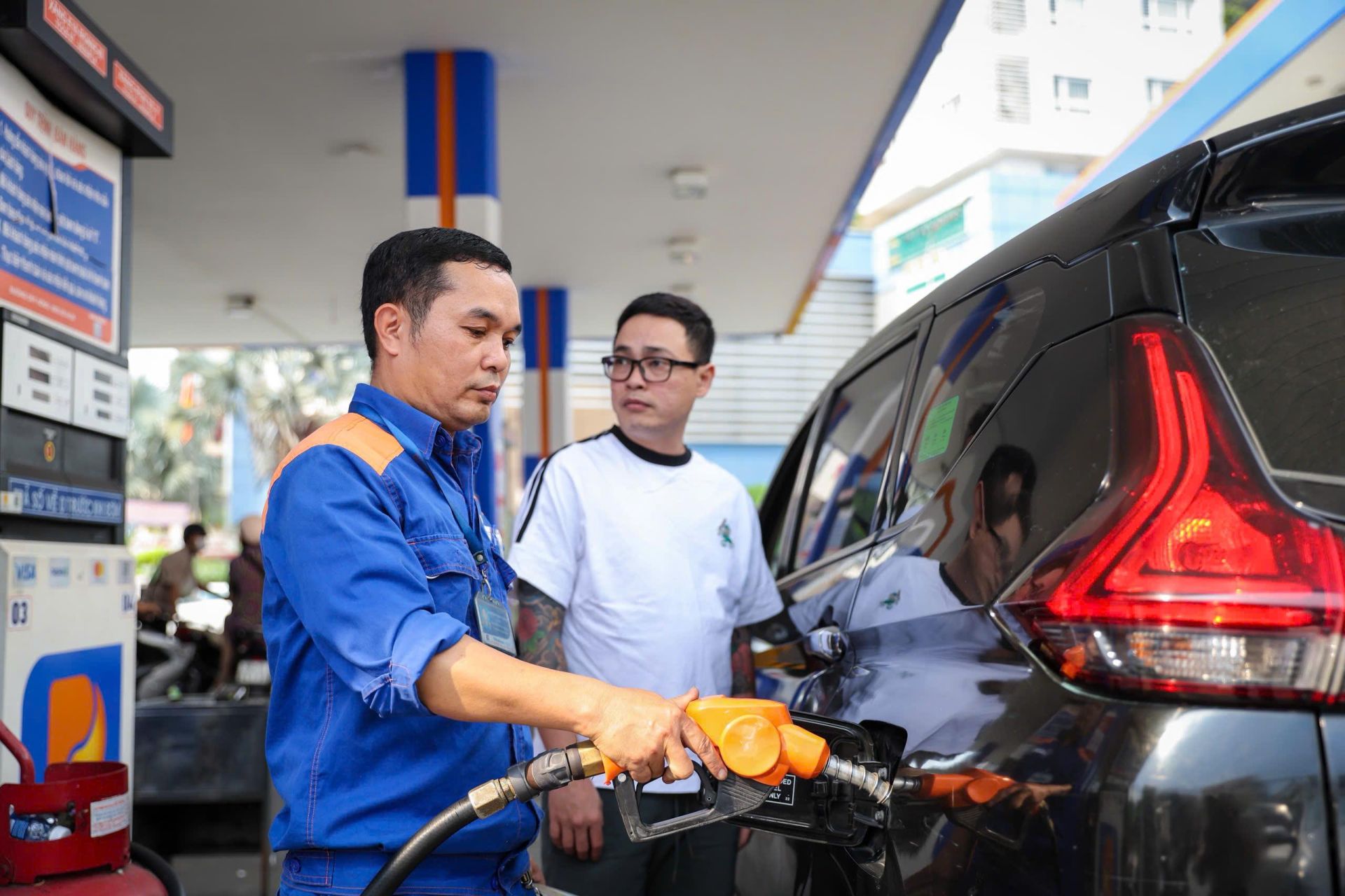 Giá xăng đồng loạt giảm sau phiên tăng mạnh