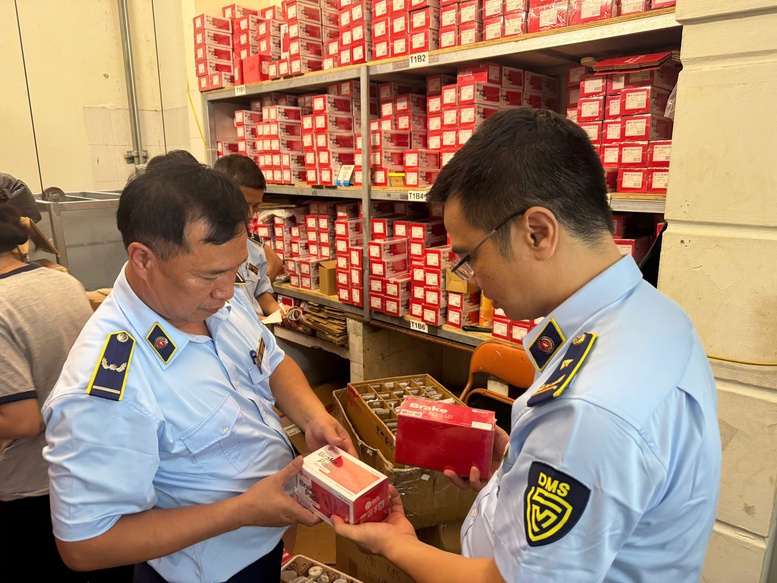 Lực lượng chức năng ph&aacute;t hiện h&agrave;ng chục ngh&igrave;n sản phẩm phụ t&ugrave;ng &ocirc; t&ocirc; nh&atilde;n Asahi vi phạm