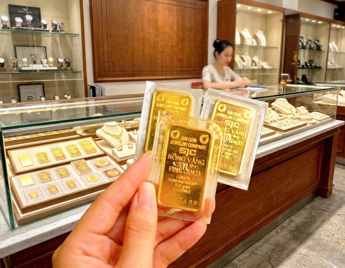 Giá vàng hôm nay 8/8: Vàng đồng loạt tăng mạnh