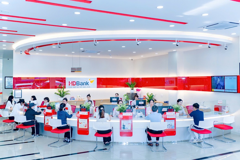 Tại HDBank, t&agrave;i ch&iacute;nh xanh được x&aacute;c định l&agrave; một động lực tăng trưởng, với c&aacute;c lĩnh vực được t&agrave;i trợ gồm năng lượng t&aacute;i tạo, giao th&ocirc;ng sạch, n&ocirc;ng nghiệp ph&aacute;t thải thấp, c&ocirc;ng tr&igrave;nh xanh v&agrave; kinh tế tuần ho&agrave;n.