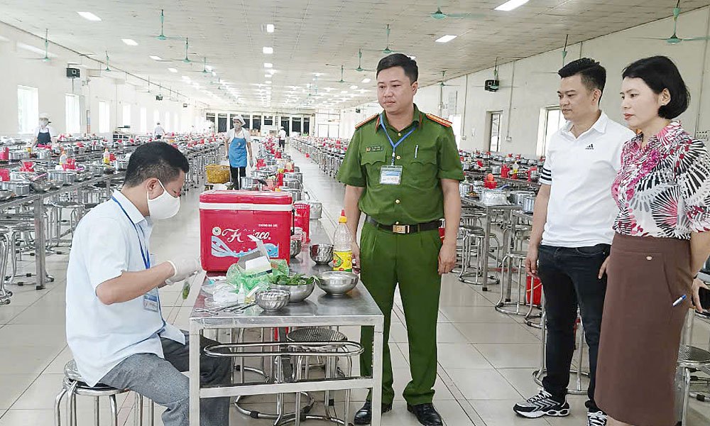 Bắc Ninh tăng cường bảo đảm an toàn thực phẩm tại bếp ăn tập thể trong các khu, cụm công nghiệp