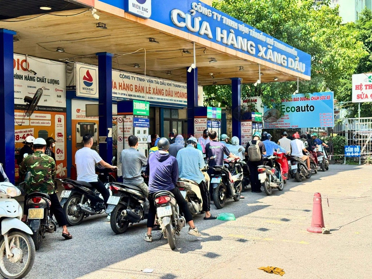Giá xăng dầu hôm nay 11/8: Giá dầu thế giới tăng 5%